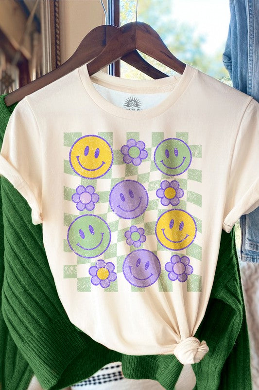 
                
                    Load image into Gallery viewer, Smiley Green-Checkered Retro Oversized T Shirt
                
            
