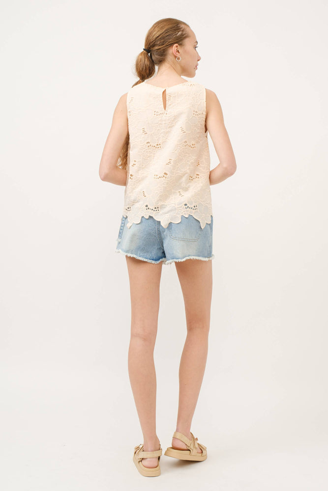 
                
                    Load image into Gallery viewer, Flower Embroidery Top
                
            